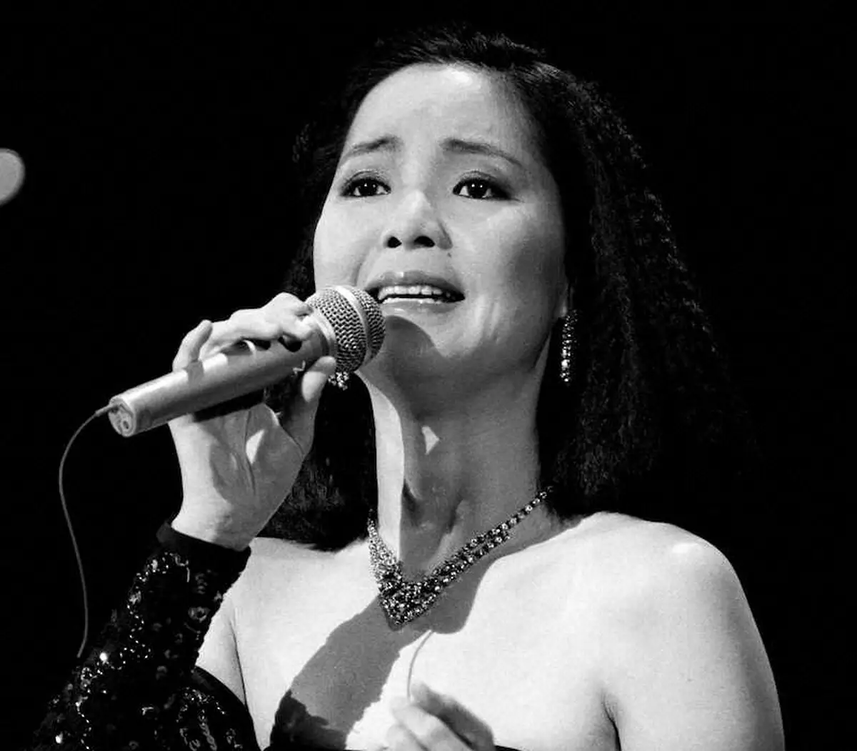 【画像・写真】テレサ・テンさんの未発表曲「ラブソングは夜霧がお好き」見つかる　八代亜紀さんの未発表歌詞も