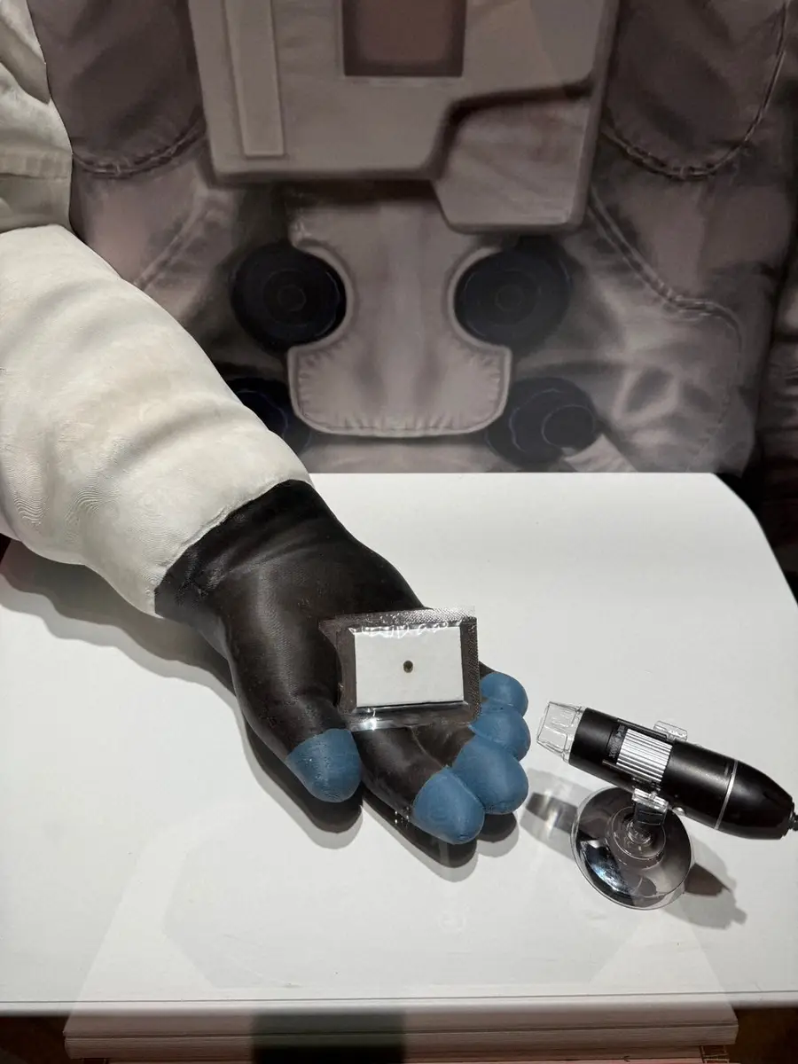 【画像・写真】彗星の塵、寅さん記念館で日本初展示へ　寅さん妹演じた倍賞千恵子「おにいちゃんは宇宙に行ってたんだ」