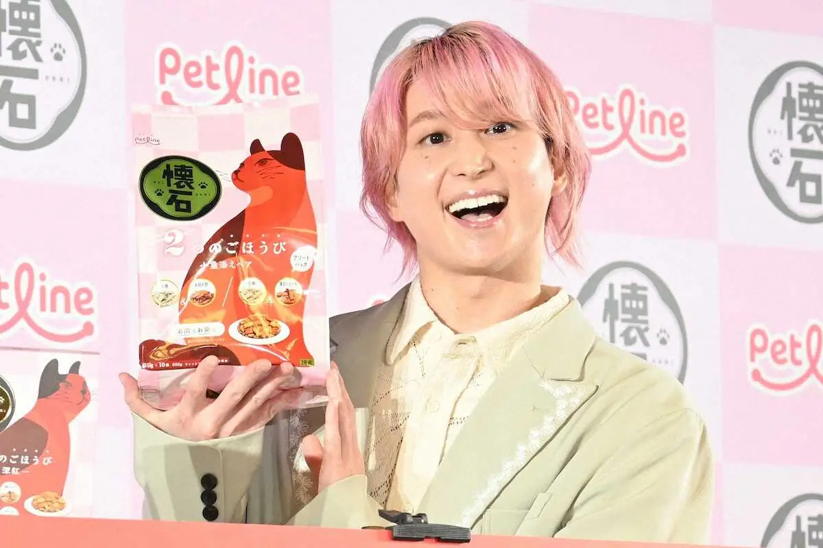 【画像・写真】佐久間大介「よろしくお願いしニャン」　2匹の愛猫と「相思相愛」　キャットフードのアンバサダーに就任