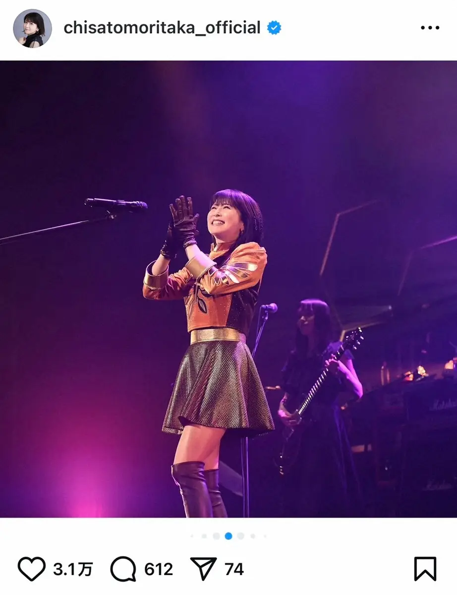 【画像・写真】オバさんにならない56歳歌手　誕生日お祝いSにファン歓喜　ミニスカ美脚健在「奇跡の美しさ若さ」