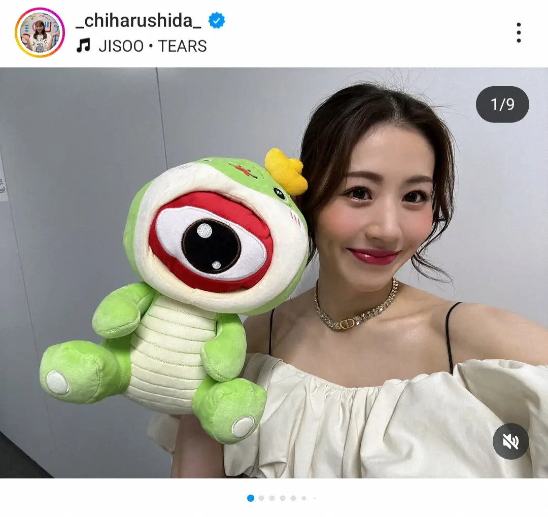 【画像・写真】バド志田千陽　オフショルドレス姿に「もう女優さん」「モデルさんみたい」「360度美しい」