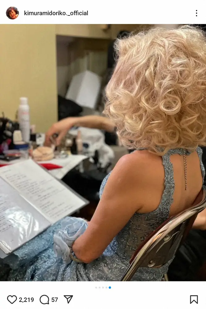 【画像・写真】63歳ベテラン女優の“ブロンド美女”姿が話題「美しさにうっとり」「スタイル良き」「ギャップが最高」