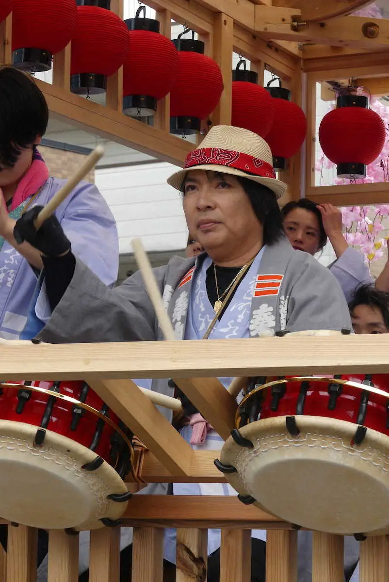 【画像・写真】「LUNA　SEAのように激しい祭りを」　真矢がお囃子で沿道盛り上げ