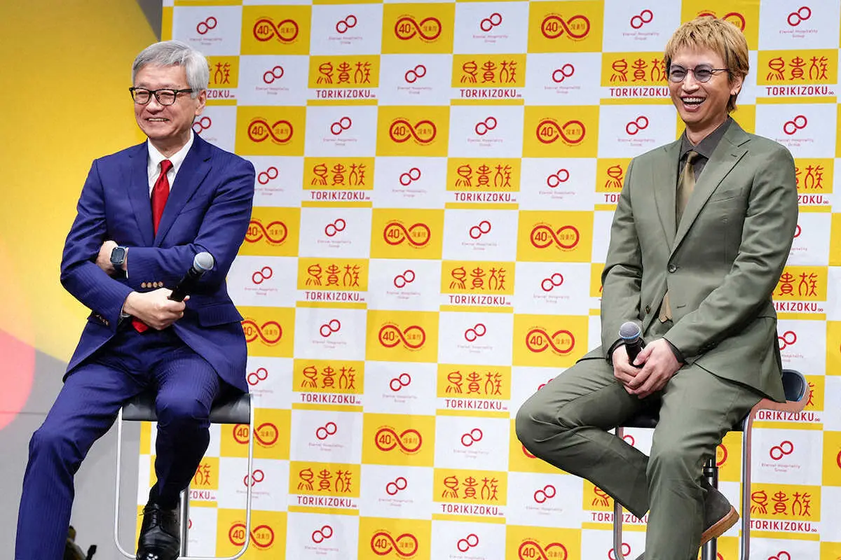 【画像・写真】「SUPER　EIGHT」大倉忠義が「鳥貴族」創業者の父・大倉忠司氏と40周年企画で“父子漫才”披露