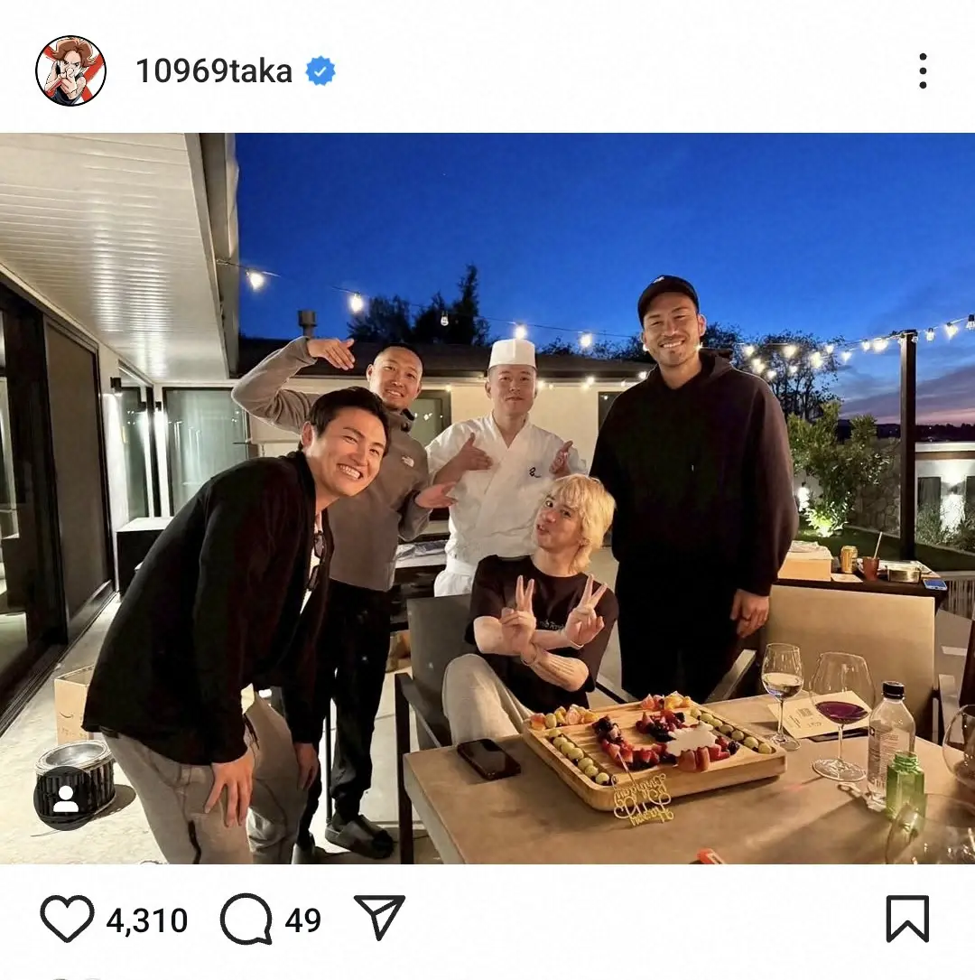 【画像・写真】Taka　37歳誕生日をLAの「仲間がお祝いしてくれた」元サッカー日本代表らと5ショット「いいお顔」