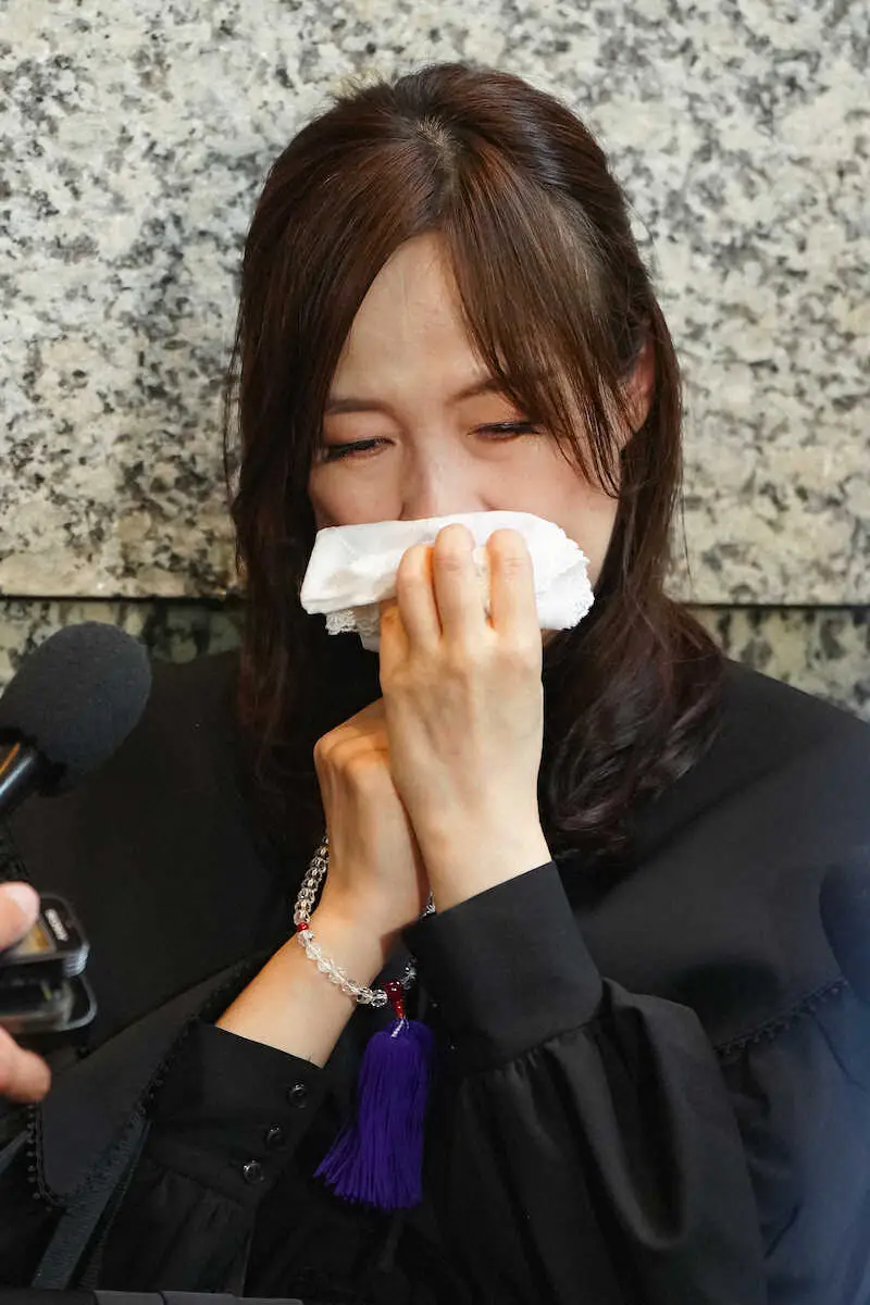 【画像・写真】森口博子　同期・中山美穂さんと涙の別れ　遺影に「ありがとう」「唯一無二の輝きあった」お別れの会参列