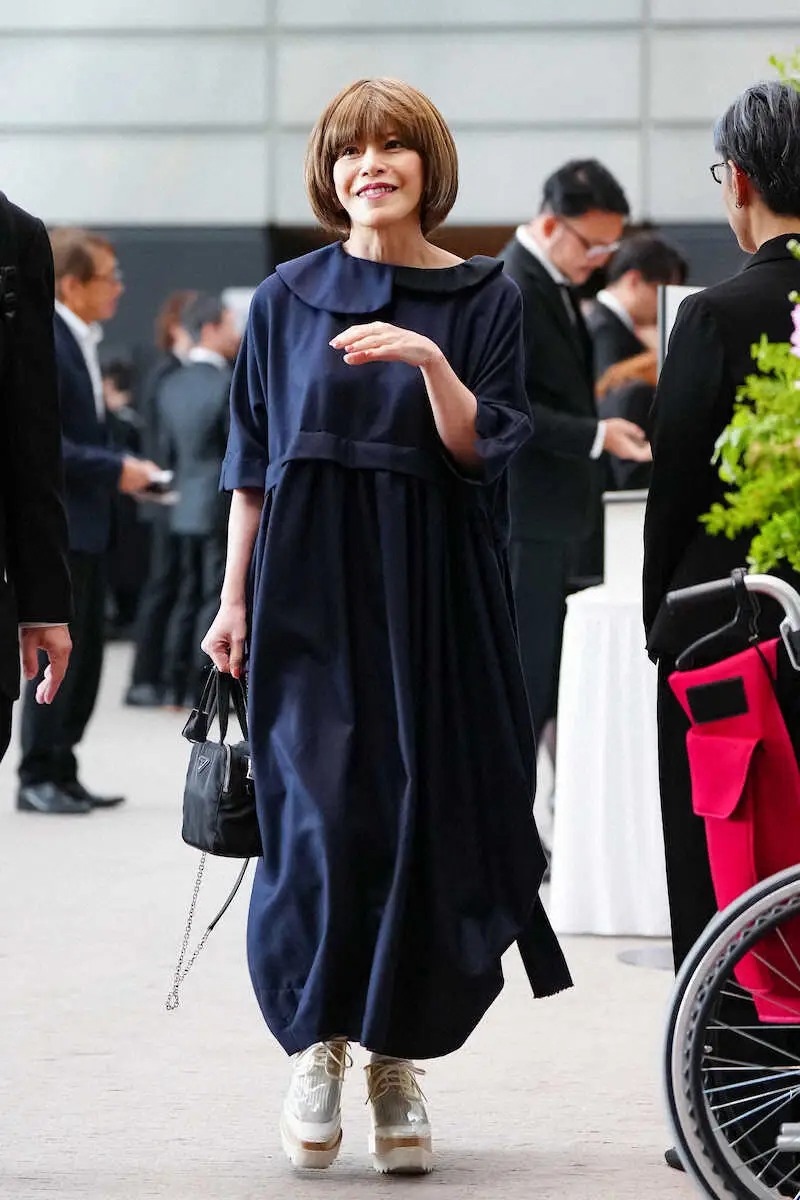 【画像・写真】北川悦吏子さん　中山美穂さんお別れの会に参列　妹・忍の話し方に美穂さんを「思い出して、もうダメ」