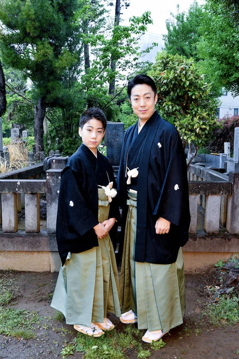 【画像・写真】尾上菊之助　菊五郎墓前で襲名前に決意「身が引き締まる思い」