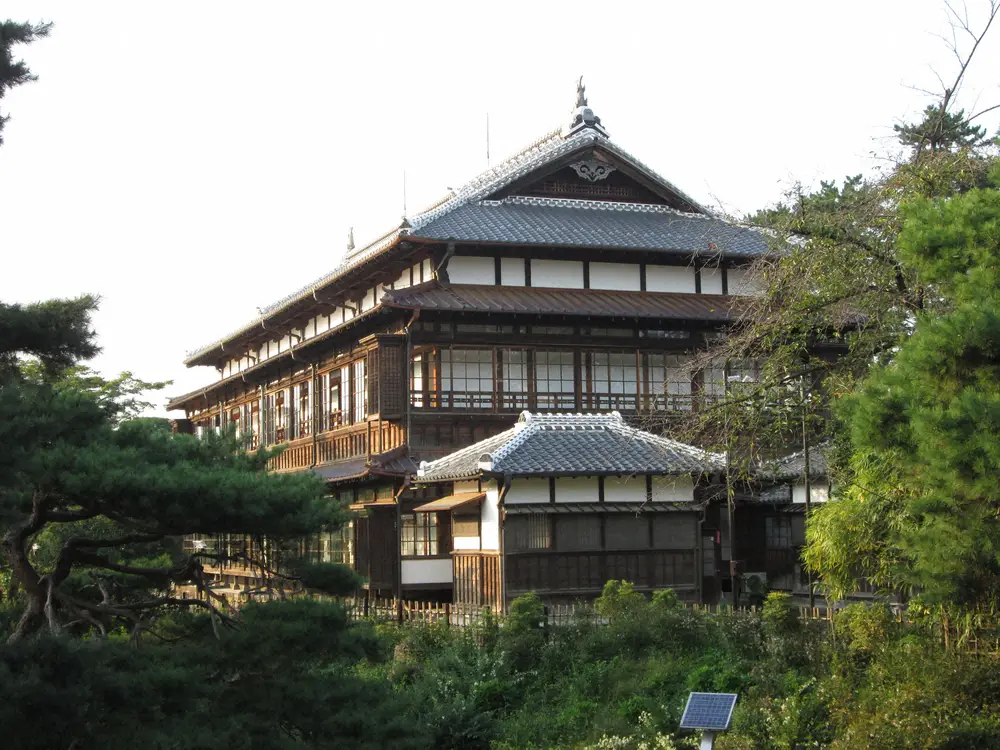 【画像・写真】ABEMA　国指定重要文化財「臨江閣」き損で謝罪　照明機材で高温照射、床板傷つける