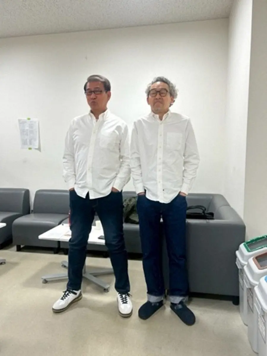 【画像・写真】中井貴一　“義弟”との偶然おそろいコーデ2Sに反響　「2人ともかっこよすぎ」「表情とポーズがいい」