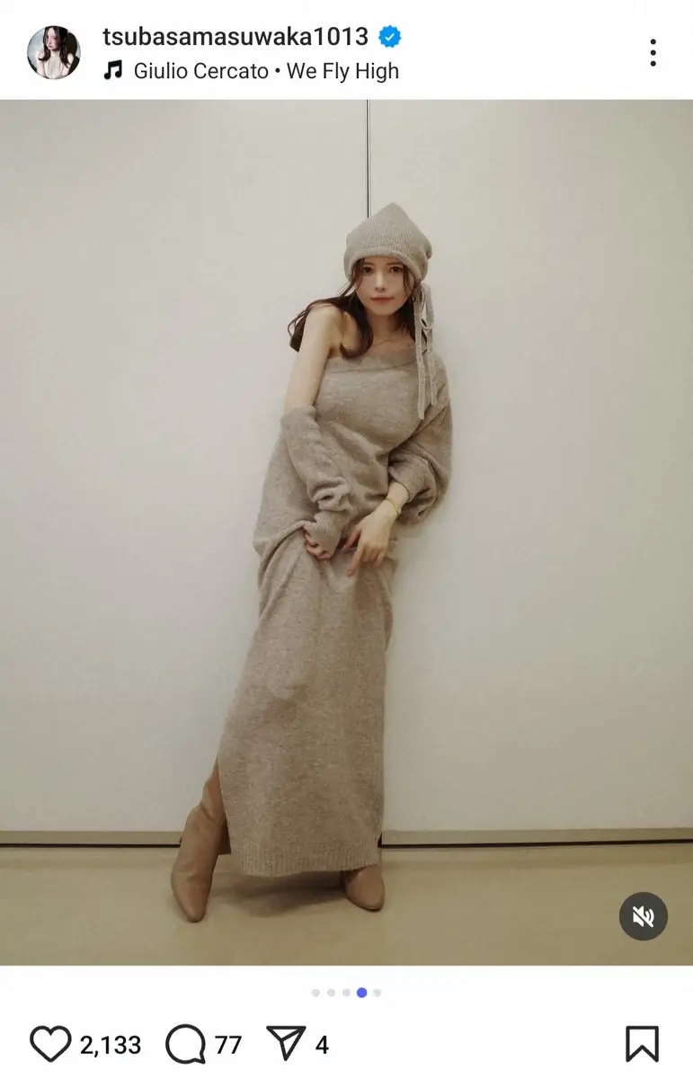 【画像・写真】益若つばさ　肩チラリ！色気あふれる柔らかニットワンピース自撮りS披露にファン興奮「まさに女神」