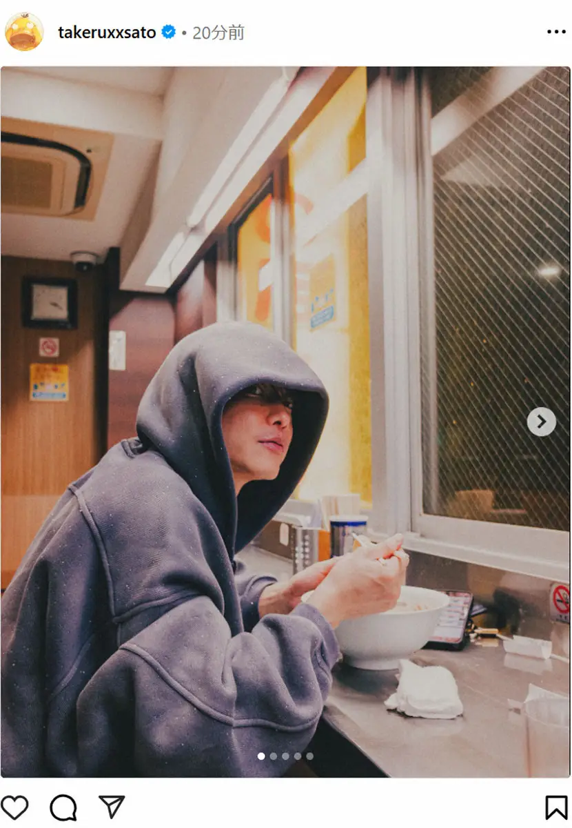 【画像・写真】「一緒に食べたい」ファン続出　佐藤健　夜食ショットに「エモい」「カメラ目線」「カッコいい」の声