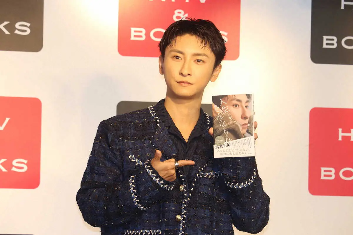 【画像・写真】與真司郎、フォトエッセーを発売　23年にゲイを公表「カミングアウトすることが一般的になってほしい」　