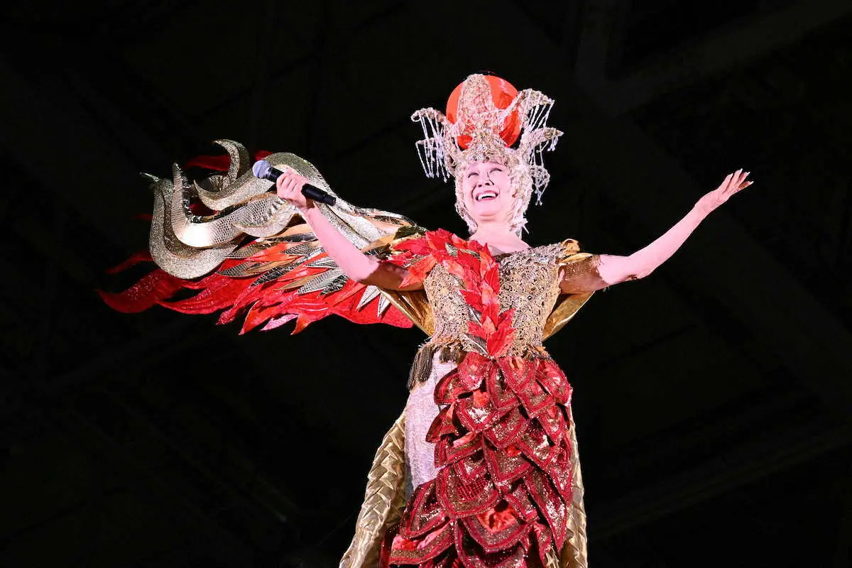 【画像・写真】小林幸子　「ニコ超」に“サチネ申さま”降臨　71歳で「ラスボス」からシン化!!若い者には巻かれろ!