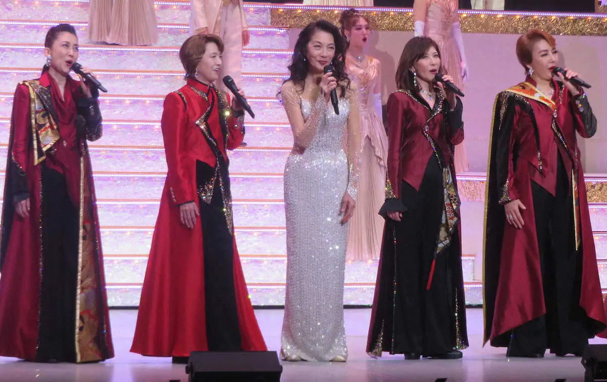 【画像・写真】大阪・万博会場で宝塚OG公演開幕　麻実れい、70年万博の思い出披露「階段を転げ落ち…」