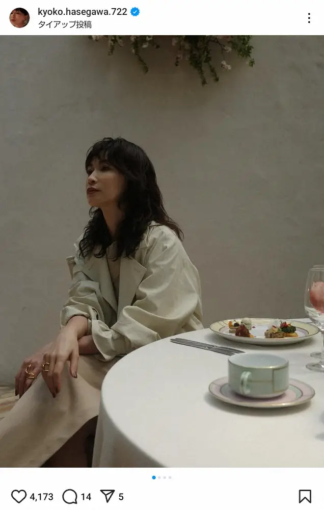 【画像・写真】「西洋絵画のよう」春を着こなす46歳人気女優の近影にファンため息「お美しい」「めっちゃ素敵」