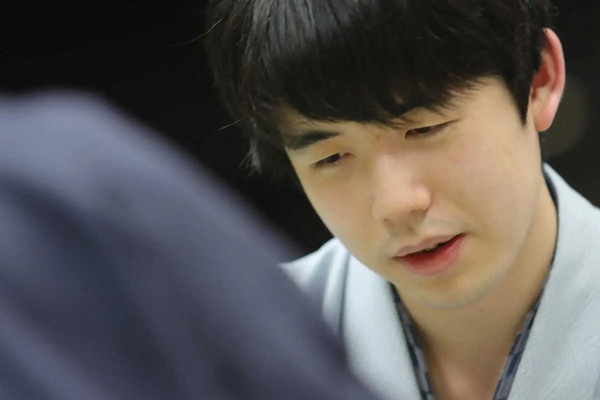 【画像・写真】藤井名人　開幕連勝にも満足せず　「修正して臨めれば」と棋理と向き合う　永瀬九段に141手で勝利