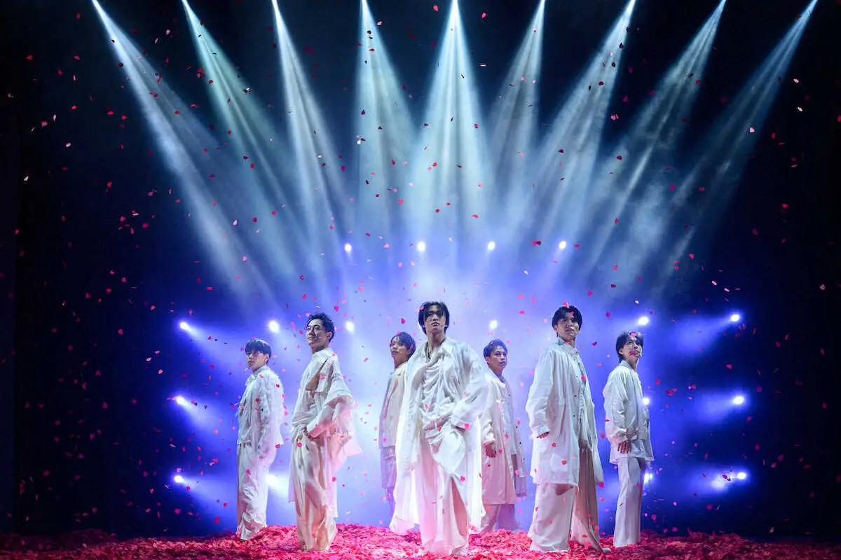 【画像・写真】IMP.　初の座長公演開幕　滝沢社長プロデュース　70万枚紙吹雪、100キロの砂降らせ「腹筋太鼓」