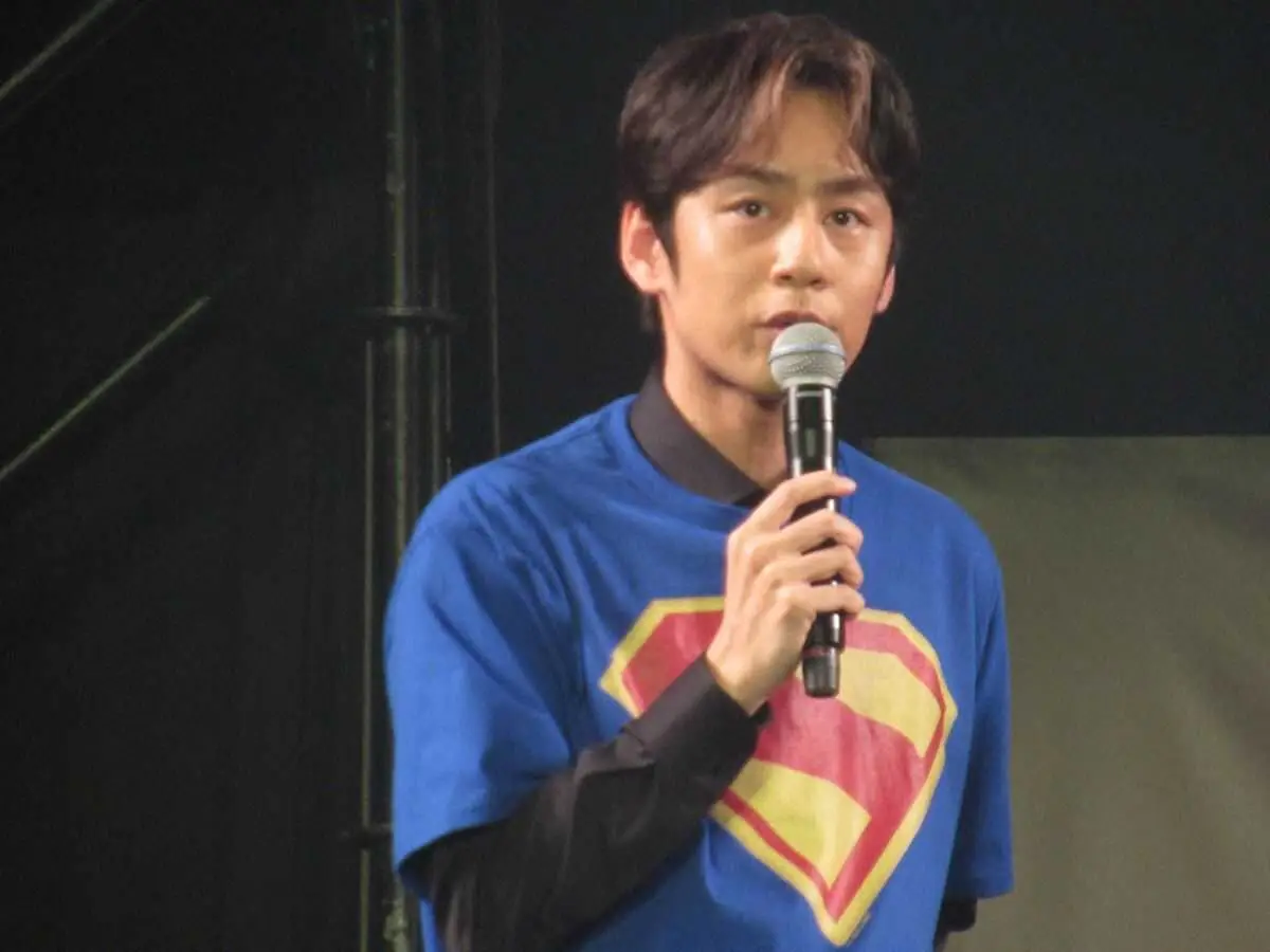 【画像・写真】中丸雄一　スーパーマンロゴ入りTでコミコン登場！　スーパーヒーローものの執筆は…？