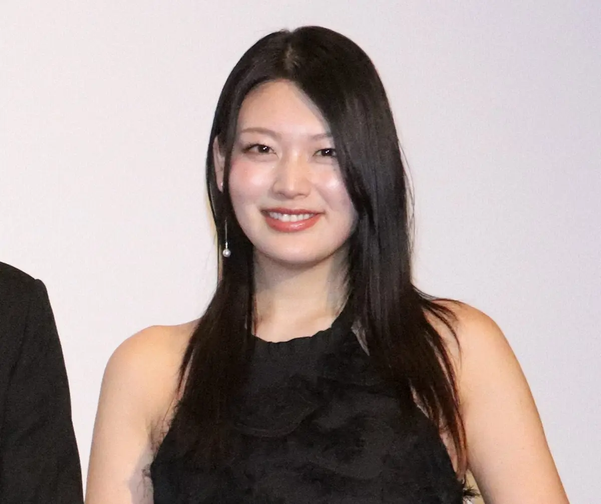 【画像・写真】元CAグラドル　Jカップが揺れるカレンダー　「出来映えは100点！」