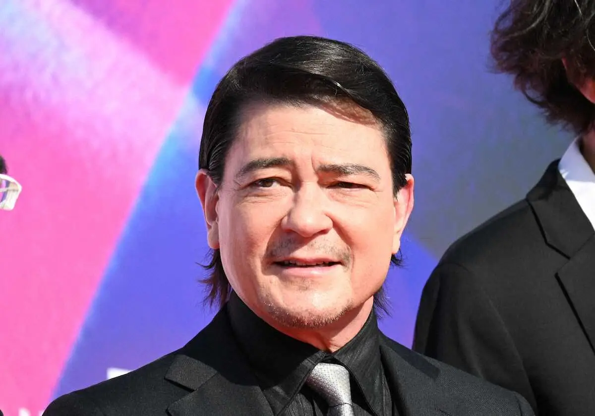 【画像・写真】ムムッ！CMで大人気の俳優が印象ガラリ　ダンディなムードでレッドカーペット登場