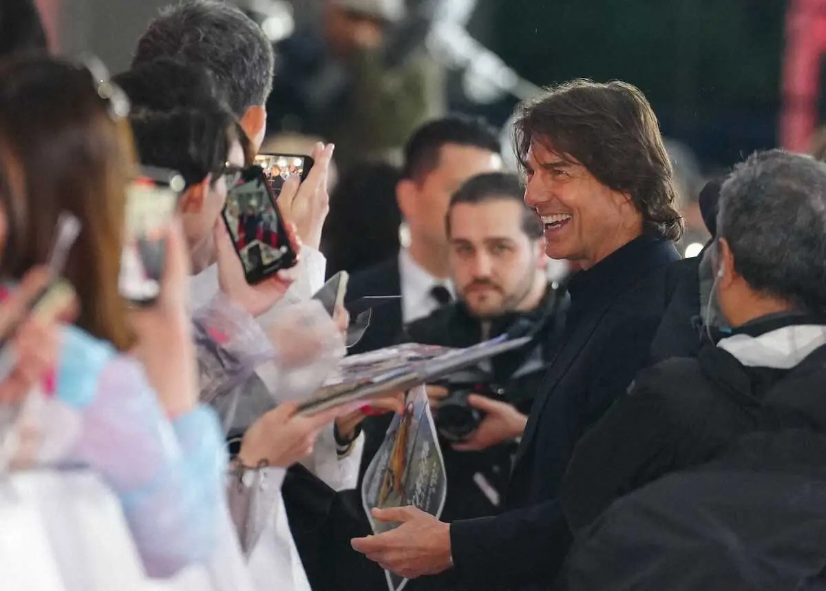 【画像・写真】トム・クルーズだけじゃない！自撮り、ハグ…豪華共演者も神ファンサ3時間　「日本大好き」とメッセージ