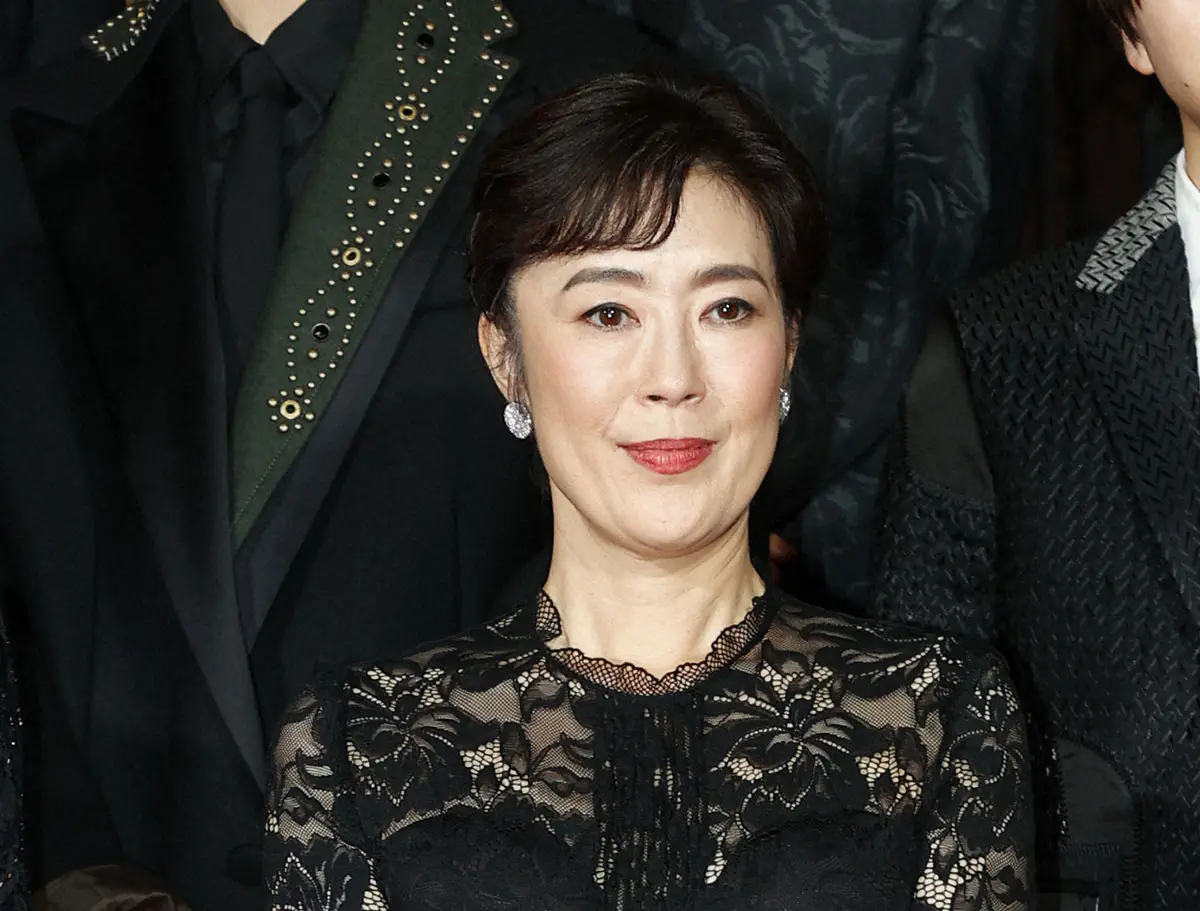 【画像・写真】寺島しのぶ　愛犬との散歩中にソワソワ…目撃した男性の様子に「すれ違っても釘付けになってしまった」