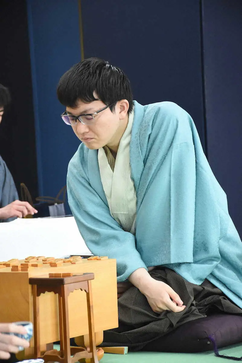 【画像・写真】永瀬九段　千日手を打開　藤井名人との第3局2日目　手応えありの判断か？
