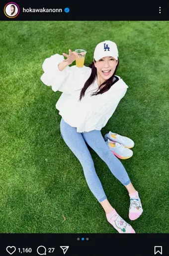 【画像・写真】“美しすぎる気象予報士”穂川果音　水色レギンス姿でのピクニック公開に「脚長っ」「とても素敵です」