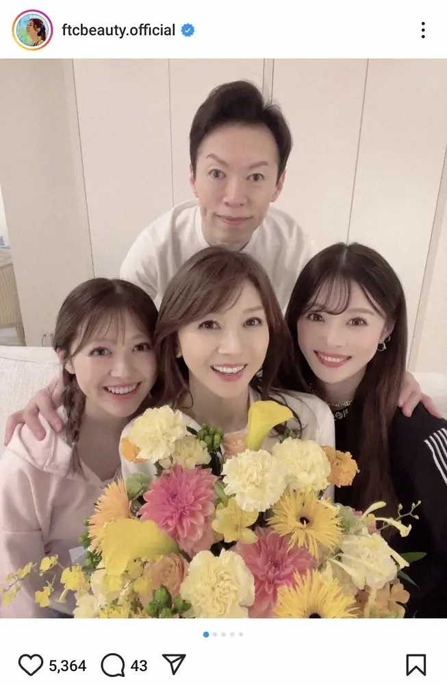 【画像・写真】“奇跡の58歳”元女優　夫、元宝塚の長女、次女と母の日の幸せ家族ショット披露に「素敵なご家族」の声