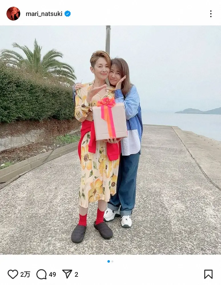 【画像・写真】「なんてかわいいお2人」“73歳コンビ”夏木マリ＆美人女優の仲良し2ショに「憧れ」「全然歳とらない」