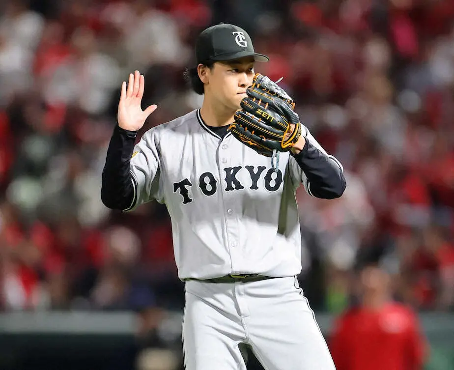 【画像・写真】＜広・巨（9）＞5回、ピンチを切り抜けグラブを叩く山崎（撮影・光山　貴大）