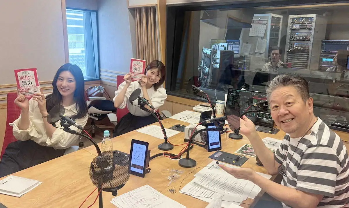 【画像・写真】慶大薬学部卒の薬剤師タレント“三刀流”福井セリナ　生本番で舌のコケを診断！