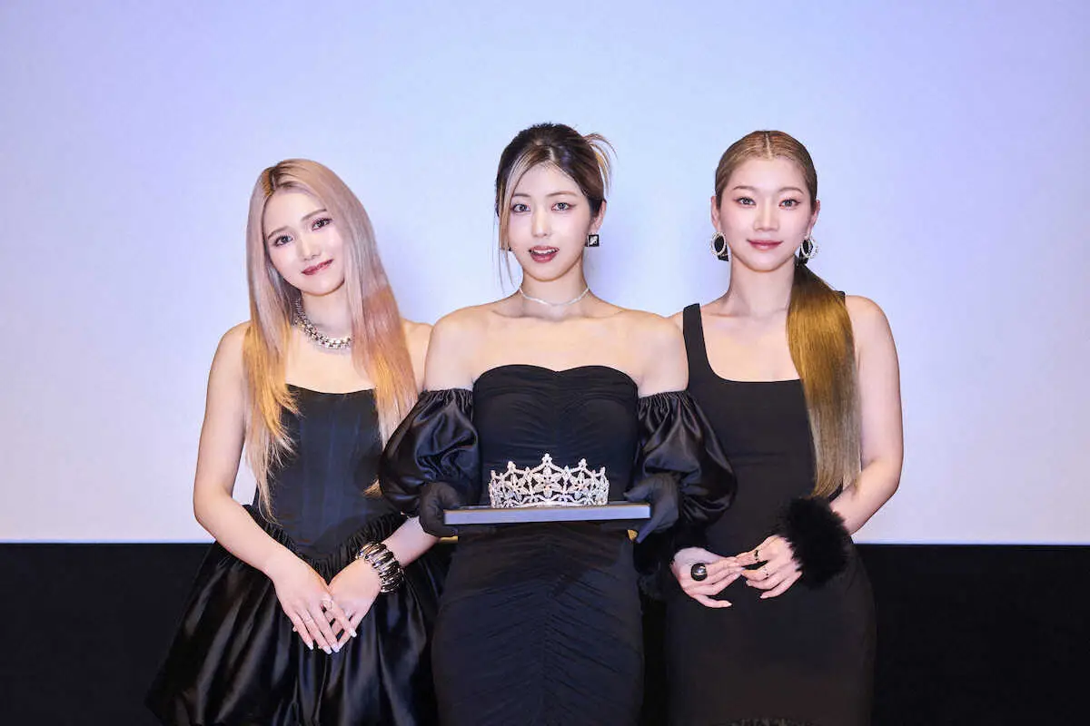 【画像・写真】IS:SUE　新曲のリリースイベントを開催　10億円のティアラをかけてクイズ対決「姫の気持ち」