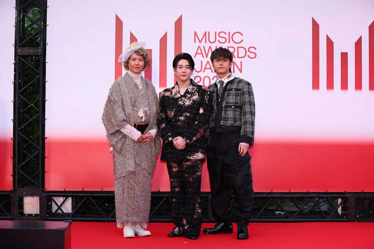 【画像・写真】ミセス　“アジア版グラミー賞”授賞式直前！　和テイスト衣装＆大森は“新ヘア”でレッドカーペット登場　