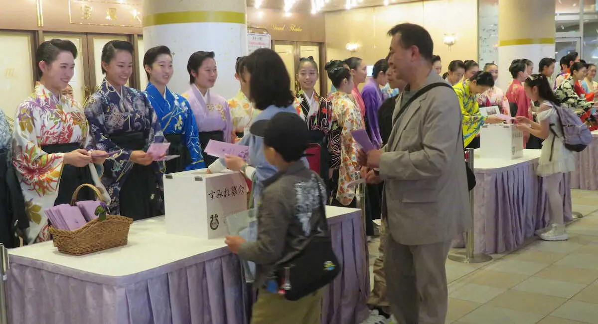 【画像・写真】宝塚音楽学校　「すみれ募金」長女入学の元巨人投手・林昌範氏の姿も