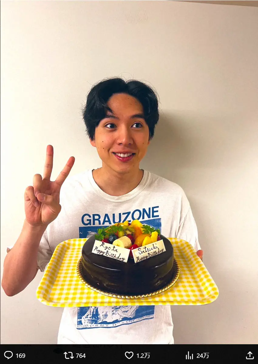 【画像・写真】坂東龍汰　ケーキを手にピース「無事28歳を迎えることができました！」ファンから祝福の声続々