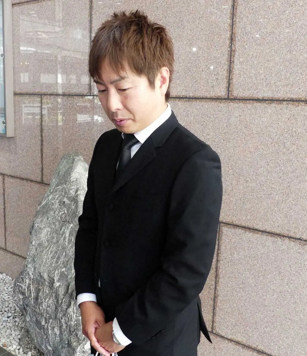 【画像・写真】昭和のいるさん葬儀・告別式　「U字工事」福田薫らが別れ　親族、漫才関係者ら約50人参列