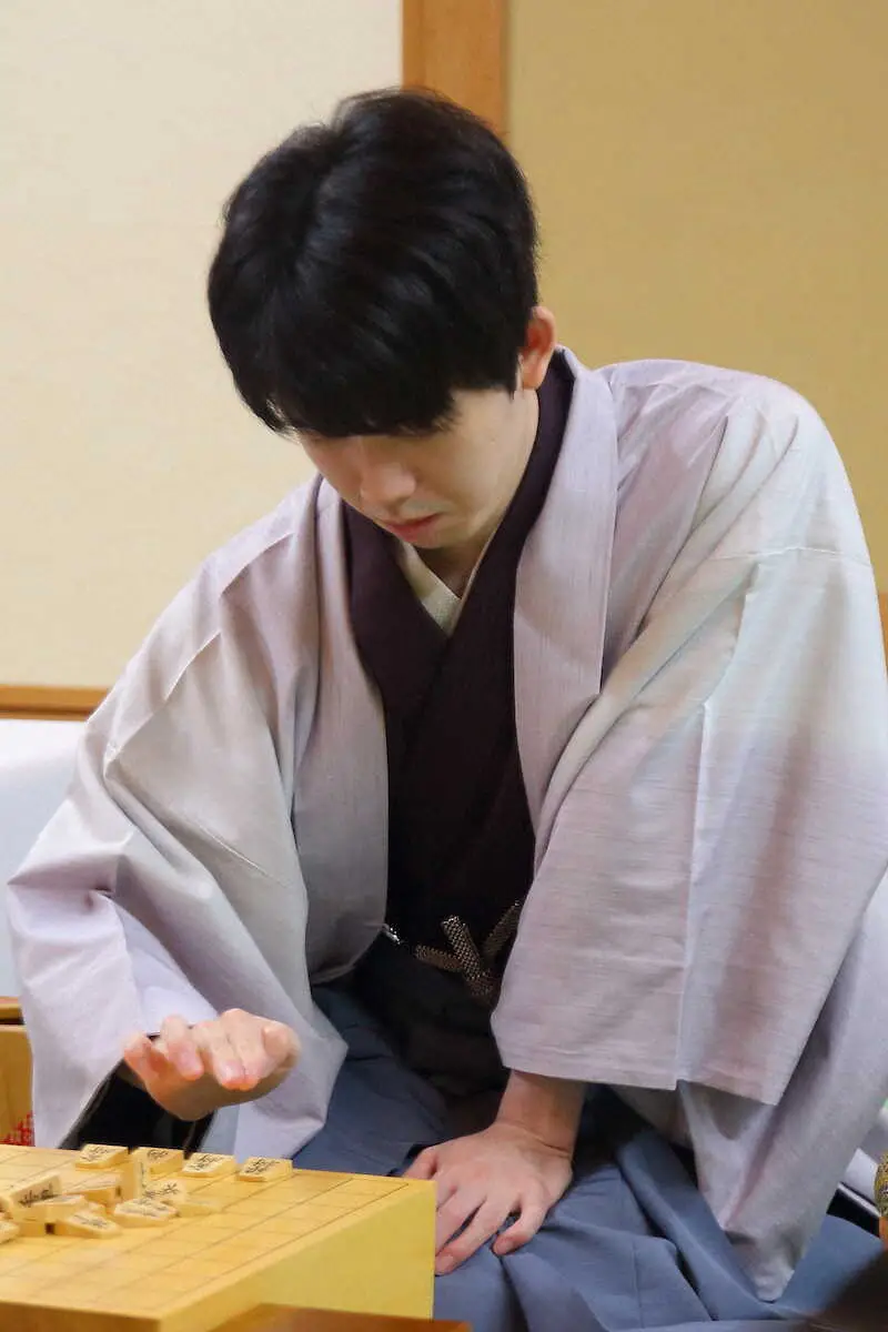 【画像・写真】藤井名人　第5局は角換わり　2月の王将戦第3局と似た展開に