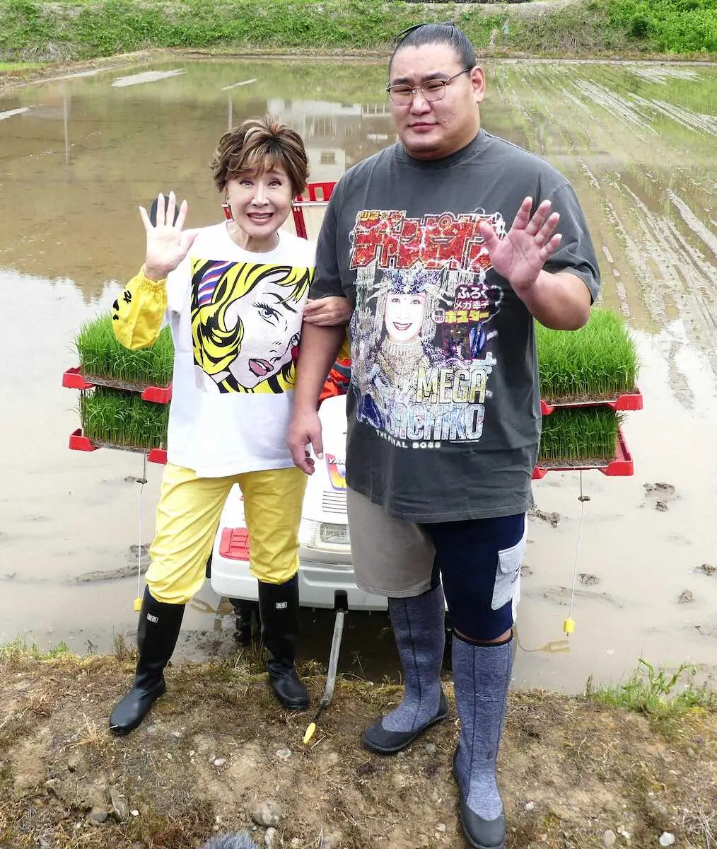 【画像・写真】小林幸子　“米騒動”巡り小泉進次郎農相に訴えかけ　豊昇龍は昨年の約束を果たし横綱で田植えに参加