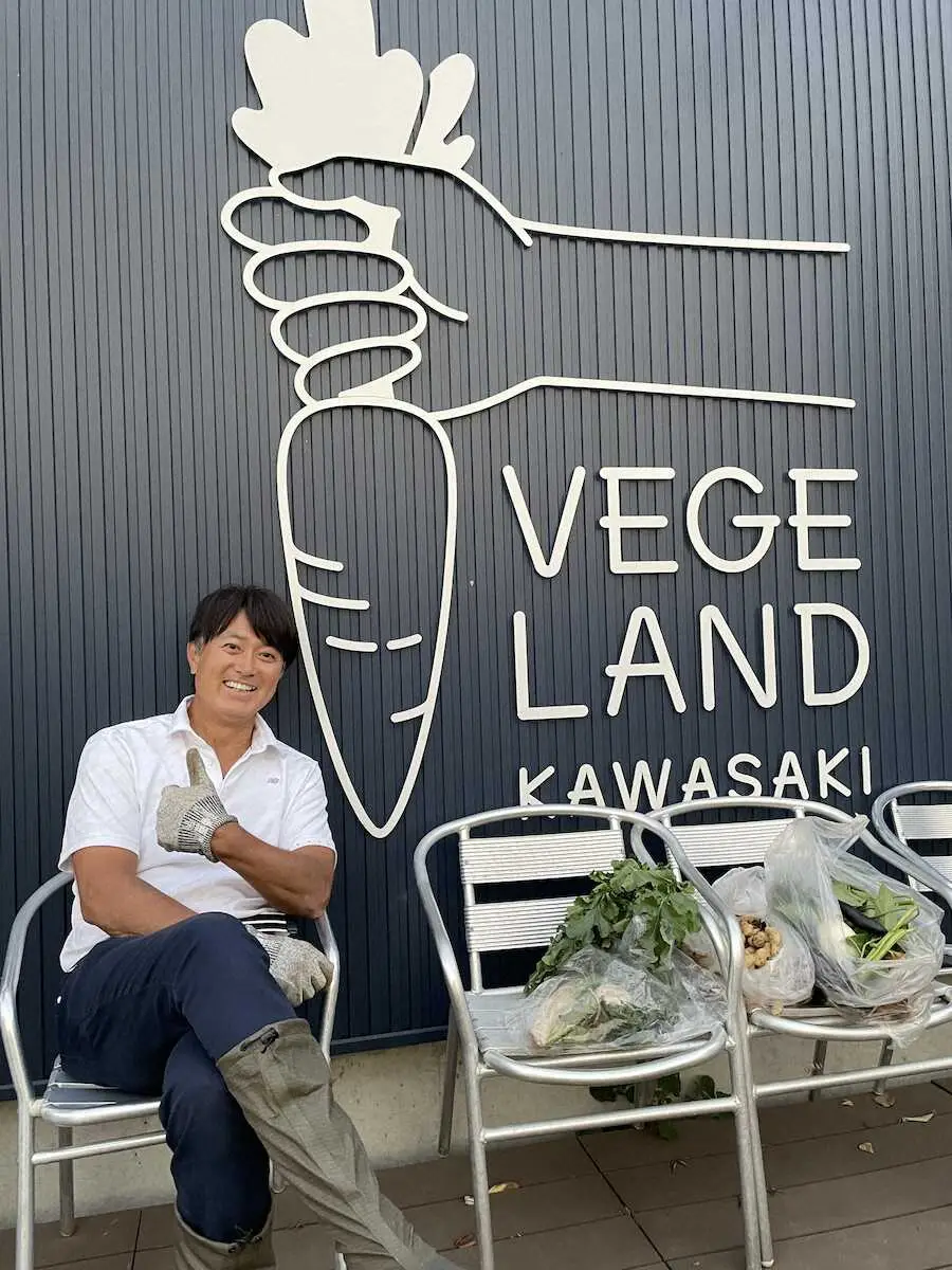 【画像・写真】野菜作りを楽しむ石黒賢　（本人提供）