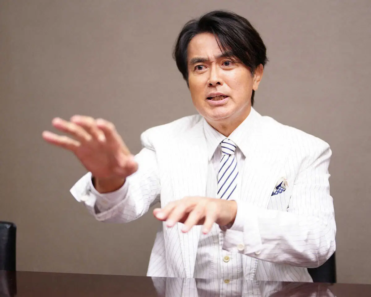 【画像・写真】インタビューに答える石黒賢（撮影・木村　揚輔）