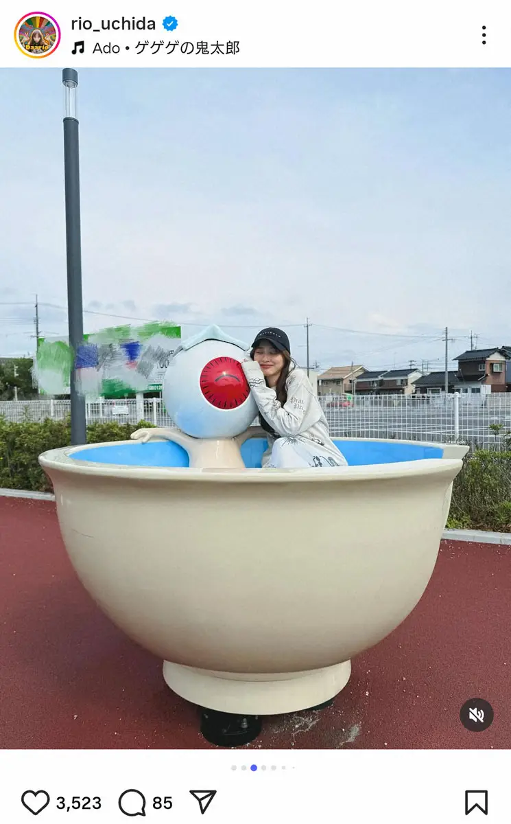 【画像・写真】内田理央　人気妖怪たちと“混浴”“ハグ”ショットにファンもん絶「うらやましい」「照れてる」の声