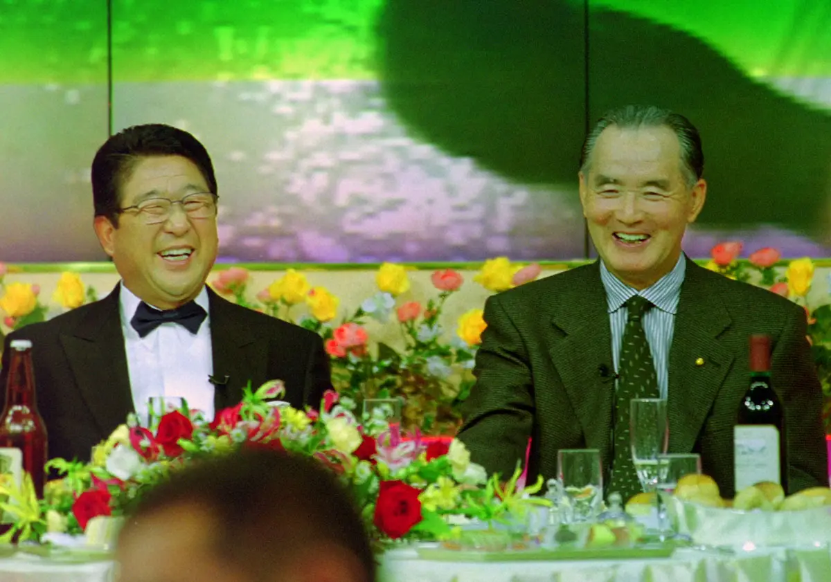 【画像・写真】2000年、テレビ特番で共演した巨人・長嶋茂雄監督（右）と徳光アナ