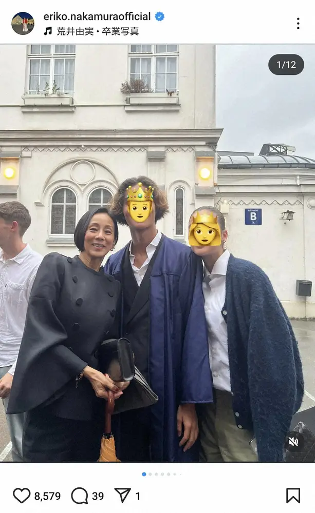 【画像・写真】中村江里子　18歳長男の高校卒業式に出席し親子ショット「涙が落ちそうに。横で長女が手を握ってくれ」