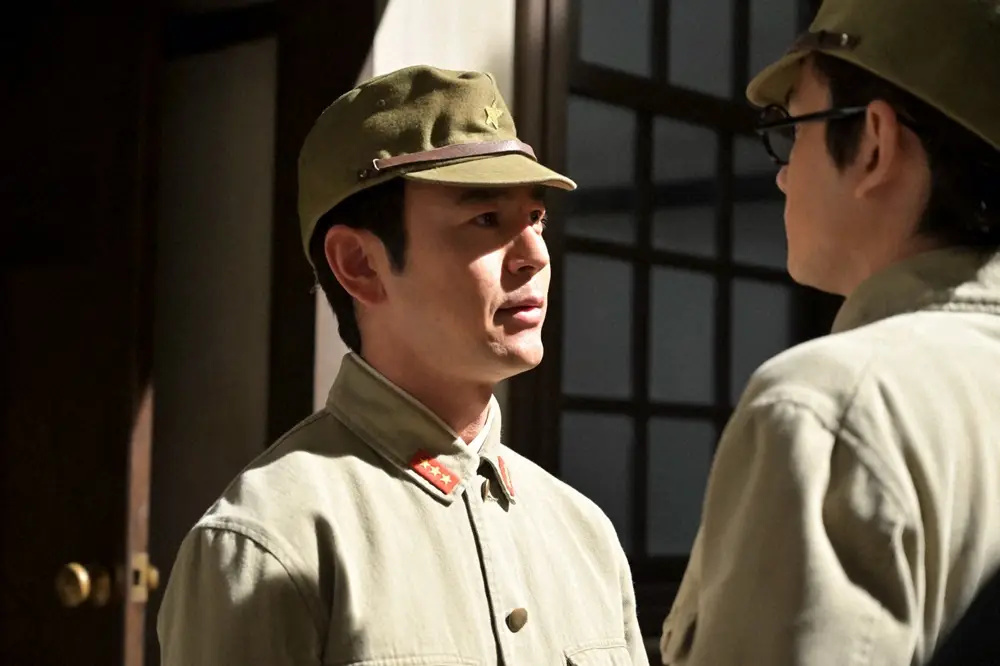 【画像・写真】連続テレビ小説「あんぱん」で八木信之介役の妻夫木聡（左）。嵩役の北村匠海と約17年ぶりに共演した（C）NHK