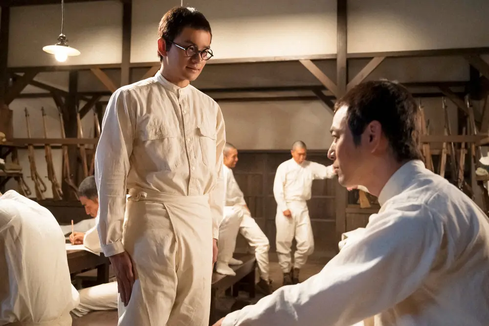 【画像・写真】【明日10日のあんぱん】第52話　嵩、健ちゃんとの再会に安堵！幹部候補生試験へ徹夜勉強…厩舎の不寝番