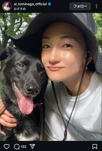 【画像・写真】冨永愛　愛犬との2ショット公開に「お肌ピカピカです」「愛ちゃんもベルもいい顔してる」