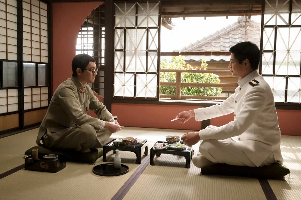 【画像・写真】【明日12日のあんぱん】第54話　嵩ショック＆千尋淡々「もう後戻りは」海軍志願　古びた手帳を手渡し…