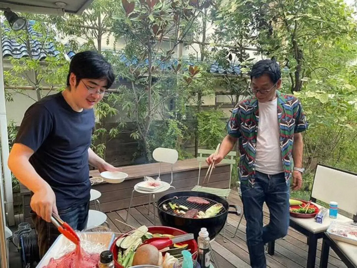 【画像・写真】明石家さんまと写る二千翔さん（左）（大竹しのぶのインスタグラムから）